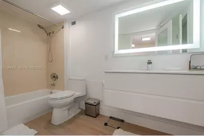 2301 Collins Ave #927, Miami Beach, FL 33139 - Photo 4