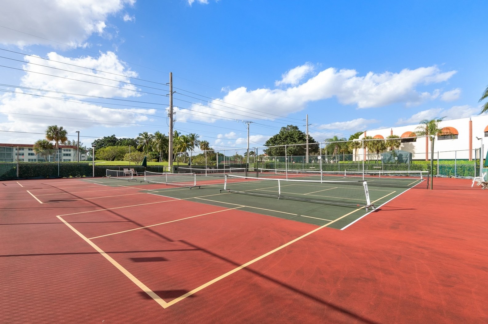 381 Hollybrook Dr, Hollywood FL  33025-1223 exterior