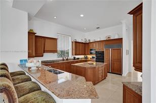 1130 Harbor Ct, Hollywood, FL 33019 - Photo 28