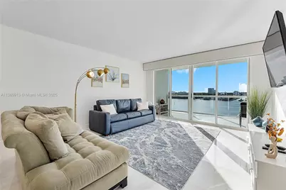 17050 N Bay Rd #807, Sunny Isles Beach, FL 33160 - Photo 2