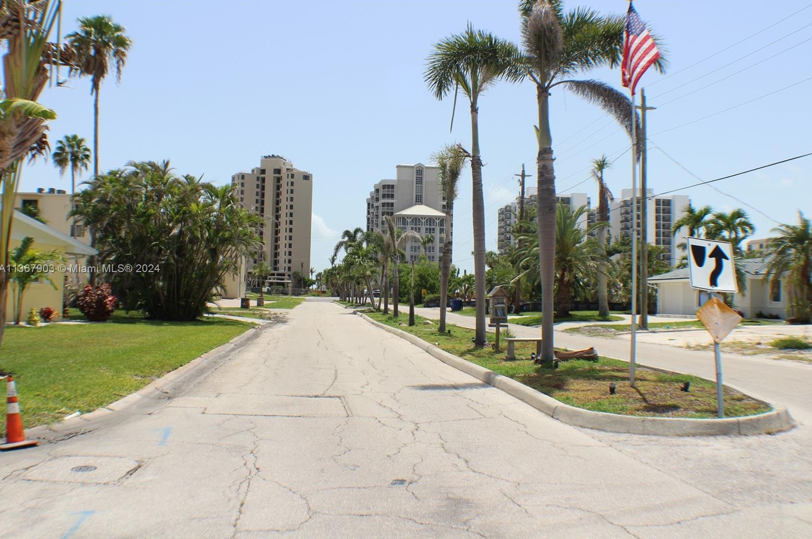 32 Fairview Blvd, Fort Myers Beach FL  33931-4565 exterior