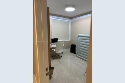 16385 Biscayne Blvd #7, North Miami Beach, FL 33160 - Photo 32