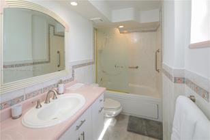 5005 Collins Ave, Miami Beach, FL 33140 - Photo 16