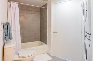 1750 N Bayshore Dr, Miami, FL 33132 - Photo 28