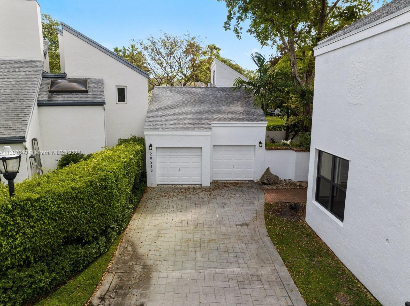 20215 W Oakhaven Cir, Miami, FL 33179