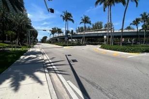 19201 Collins Ave, Sunny Isles Beach, FL 33160 - Photo 14
