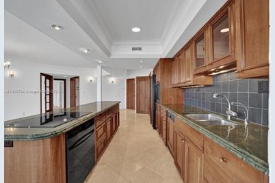 19667 Turnberry Way #26B, Aventura, FL 33180 - Photo 8