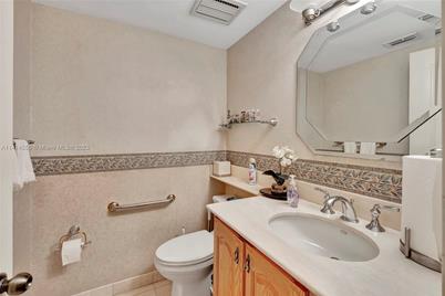 4716 University Dr, Coral Gables, FL 33146 - Photo 14