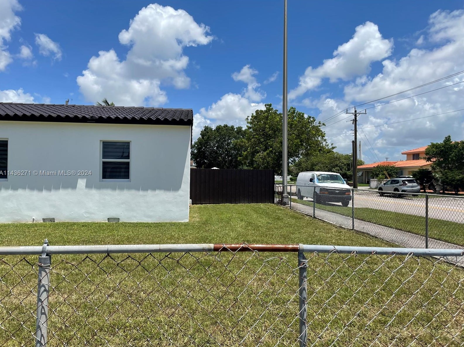 211 W 42nd St, Hialeah, FL 33012