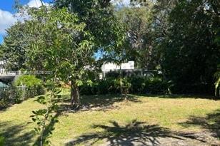 821 NE 120th St, Biscayne Park, FL 33161 - Photo 1
