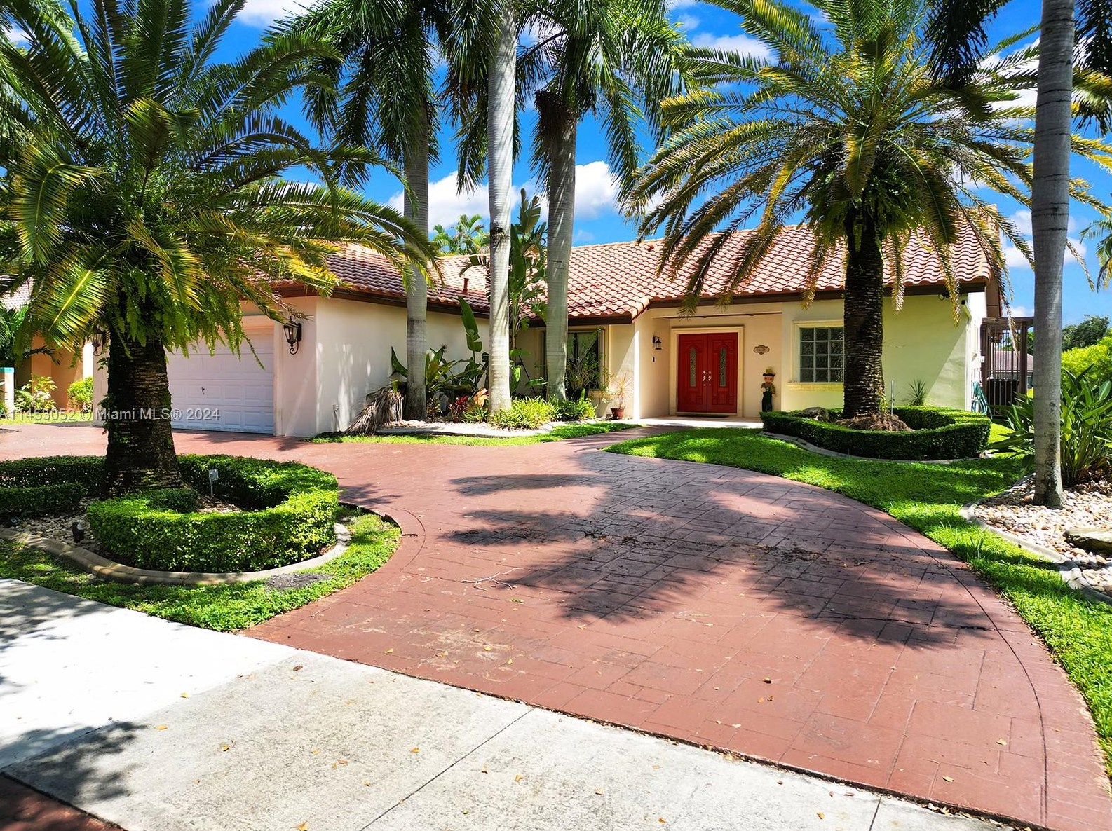 14639 Glencairn Rd, Hialeah, FL 33016