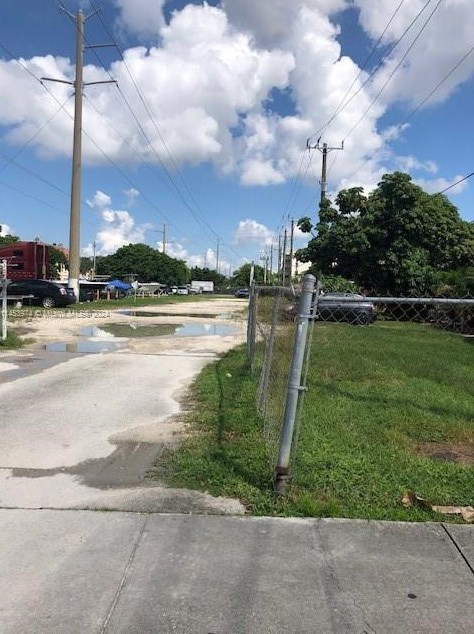 4548 14th Ct, Hialeah FL  33012-3350 exterior