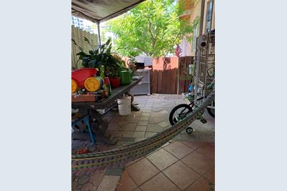 1104 NW 6th St, Miami, FL 33136 - Photo 14