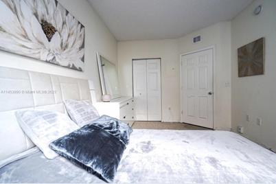 17145 N Bay Rd #4403, Sunny Isles Beach, FL 33160 - Photo 2