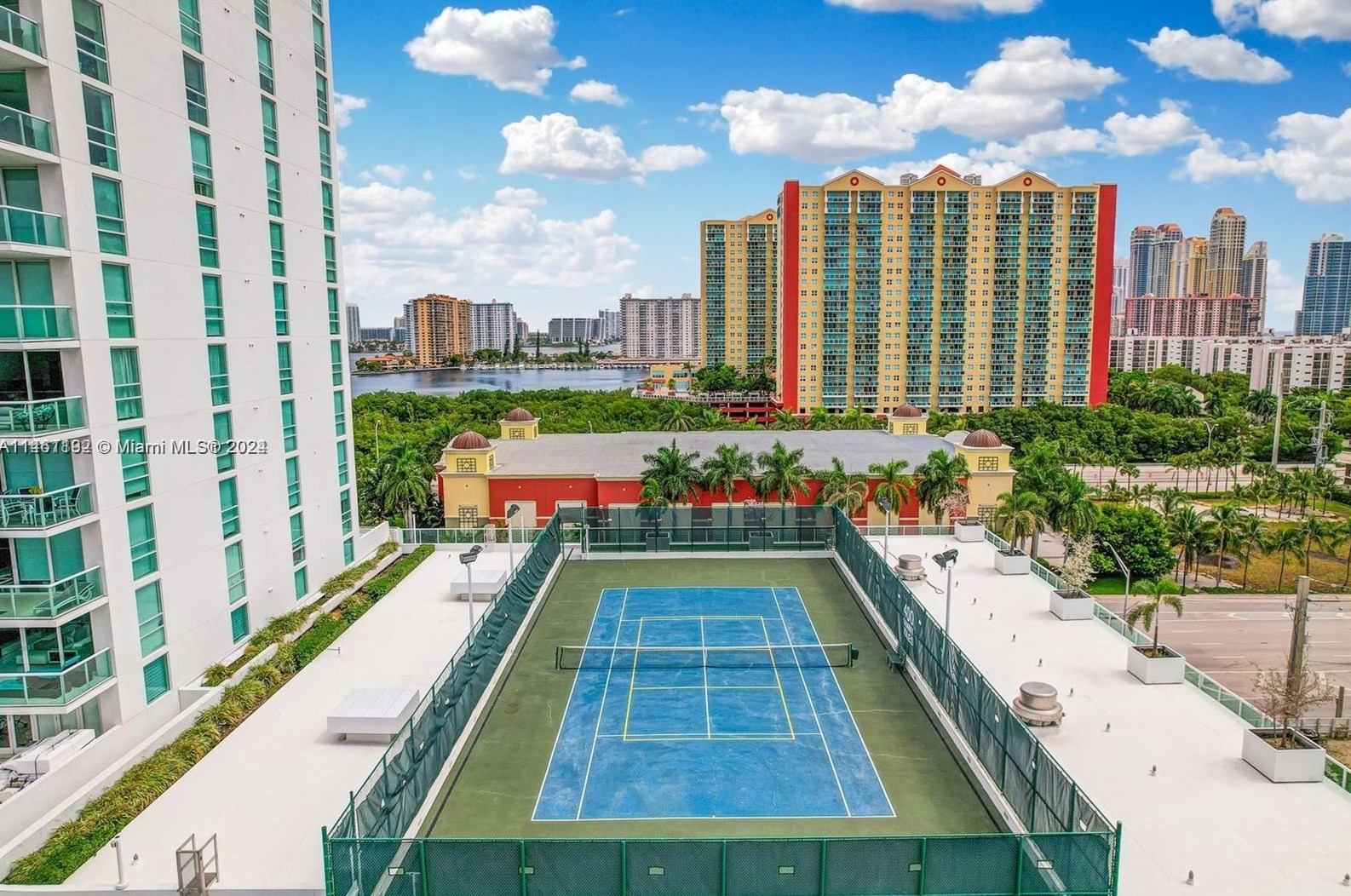 400 Sunny Isles Blvd, Miami FL 33160-4212 exterior