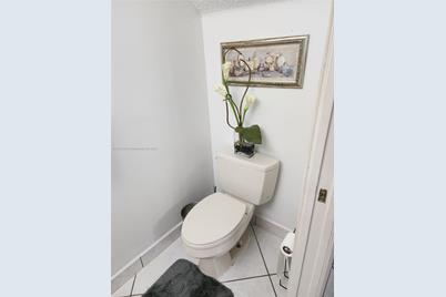 8260 NW 10th St #2, Miami, FL 33126 - Photo 8