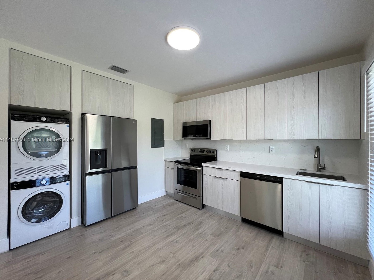 246 49th St, Miami, FL 33127-2143