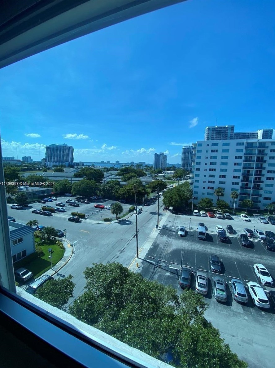 7501 Treasure Dr, Miami FL 33141-4310 exterior