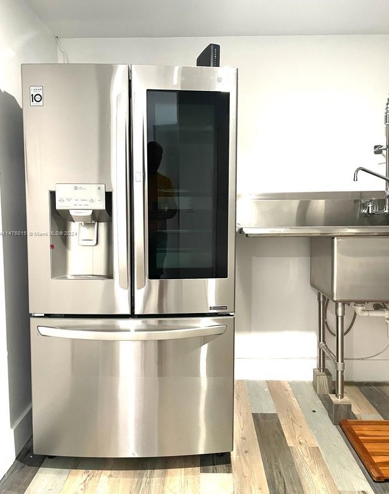 2829 Indian Creek Dr, Miami Beach FL  33140-4753 exterior