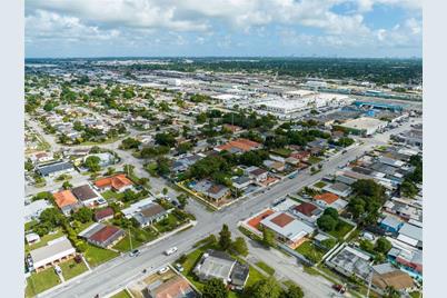 901 E 32nd St, Hialeah, FL 33013 - Photo 16