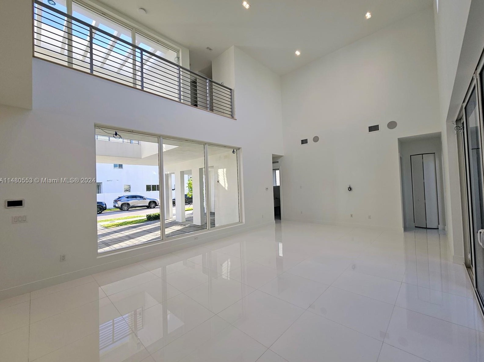 10289 75th Ter, Miami, FL 33178-2190
