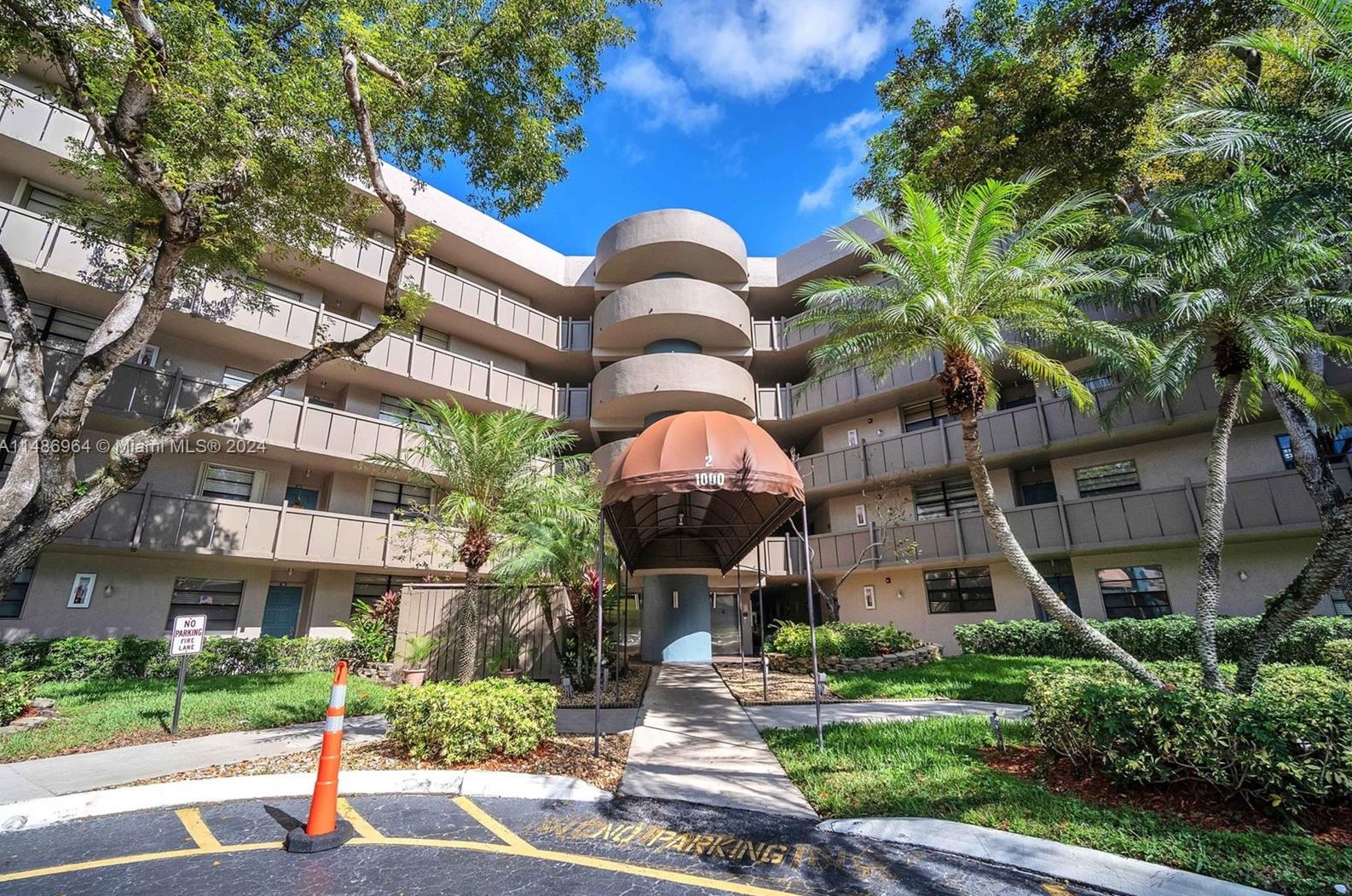 1000 Colony Point Cir, Hollywood, FL 33026-2937