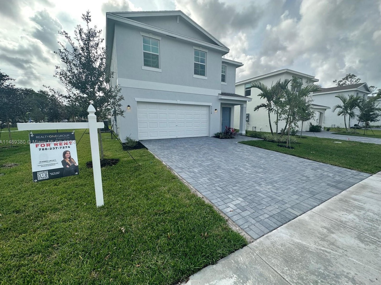 4518 Dow Ln, Lake Worth, FL 33463