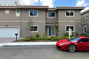 3562 Forest View Cir, Dania Beach, FL 33312 - Photo 2