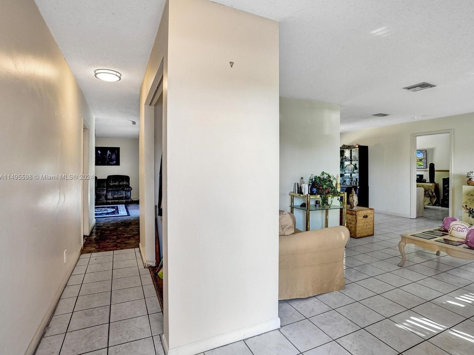 2015 Echo Lake Dr, West Palm Beach, FL 33407-3507