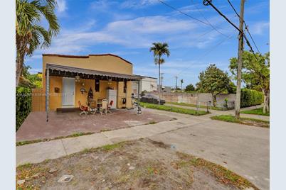 2325 NW 35th St - Photo 1