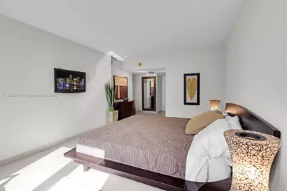 2301 Collins Ave #1006, Miami Beach, FL 33139 - Photo 8