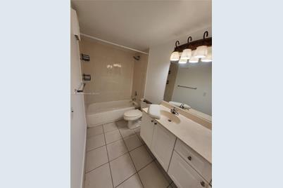 711 N Pine Island Rd #111, Plantation, FL 33324 - Photo 8