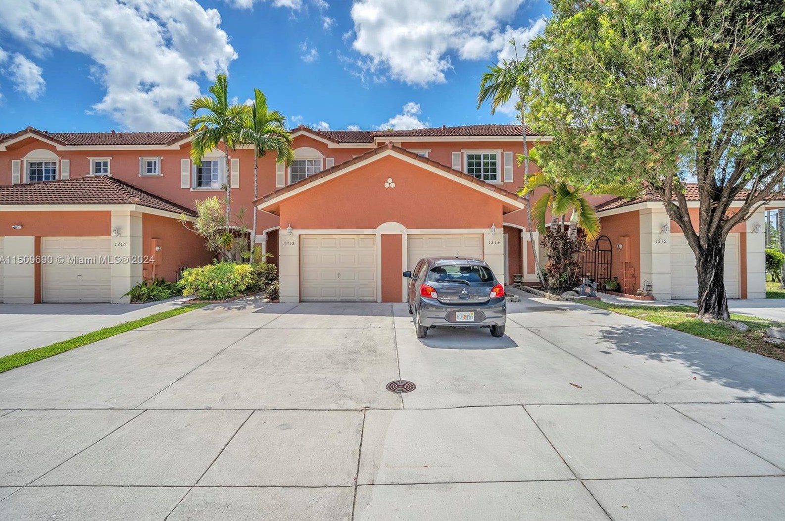 1214 100th Ave, Hollywood FL  33024-4377 exterior