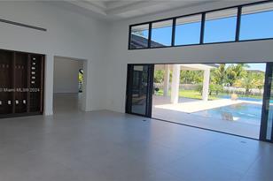 9795 110th St, Miami, FL 33176-2853