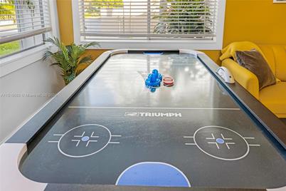 1984 Windward Dr, Lauderdale by the Sea, FL 33062 - Photo 10