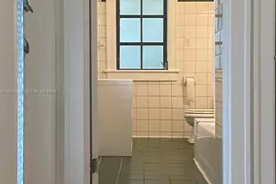 8900 NE 1st Ave, El Portal, FL 33138 - Photo 10