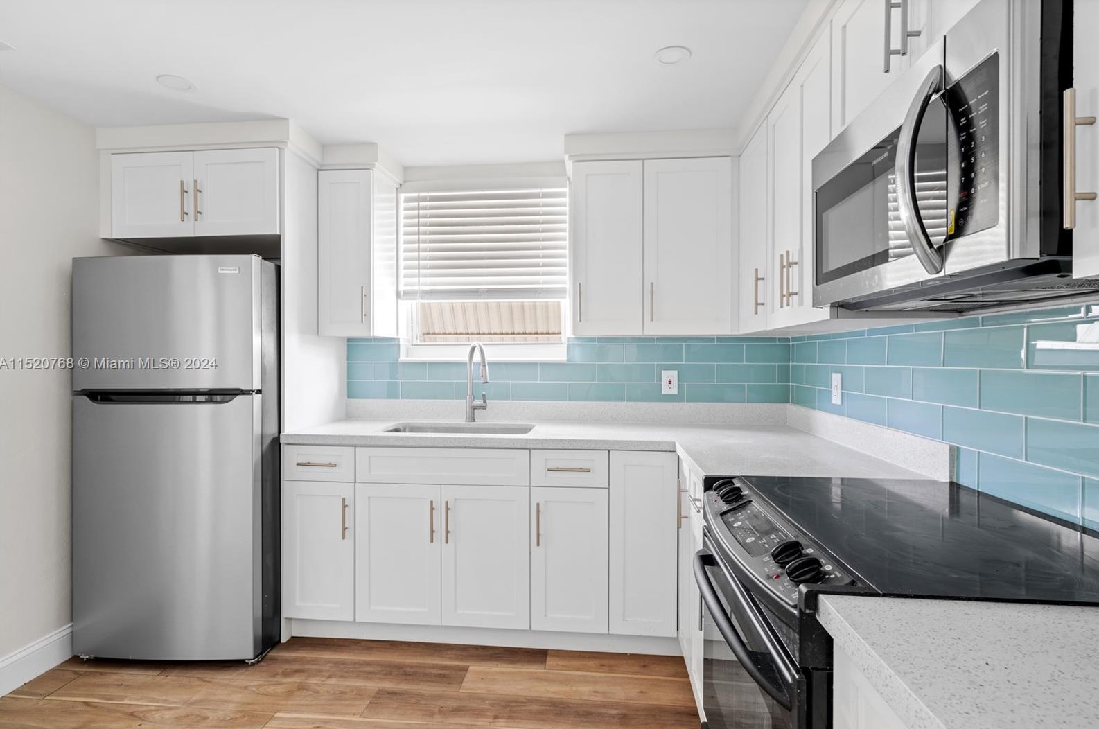 27 21st St, Homestead, FL 33030-3226