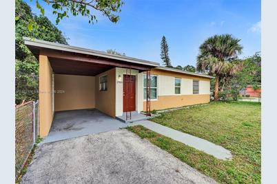 2905 NW 5th St - Photo 1