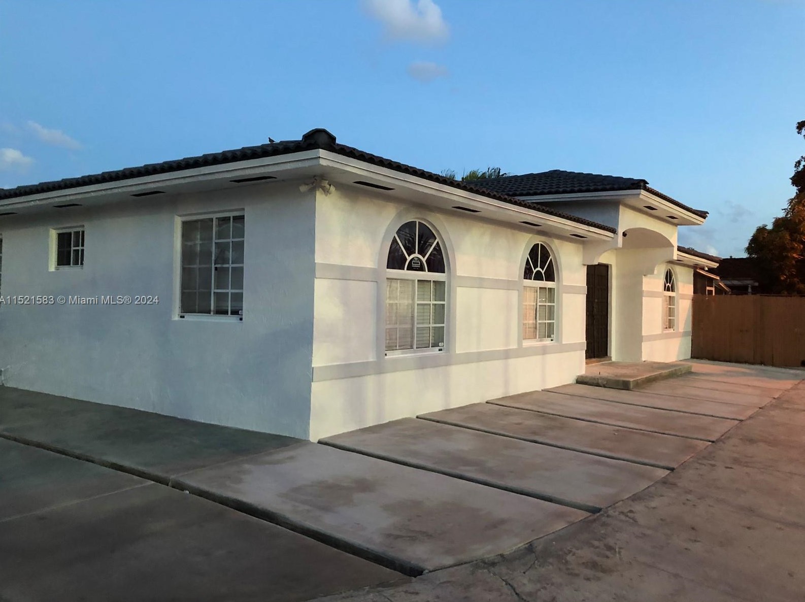 3196 W 79th Pl, Hialeah, FL 33018