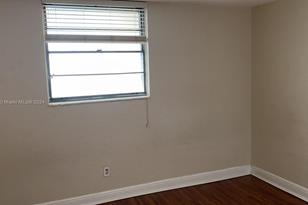 2000 NE 135th St, North Miami, FL 33181 - Photo 16