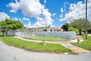 451 NW 30th Pl, Miami, FL 33125 - Photo 4