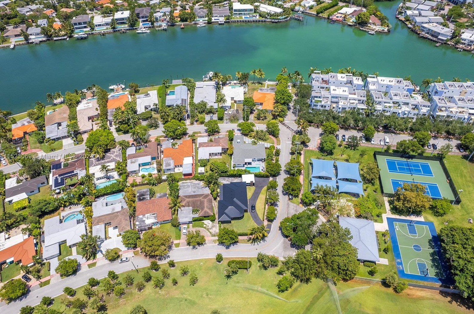 205 Fairway Dr, Miami FL exterior