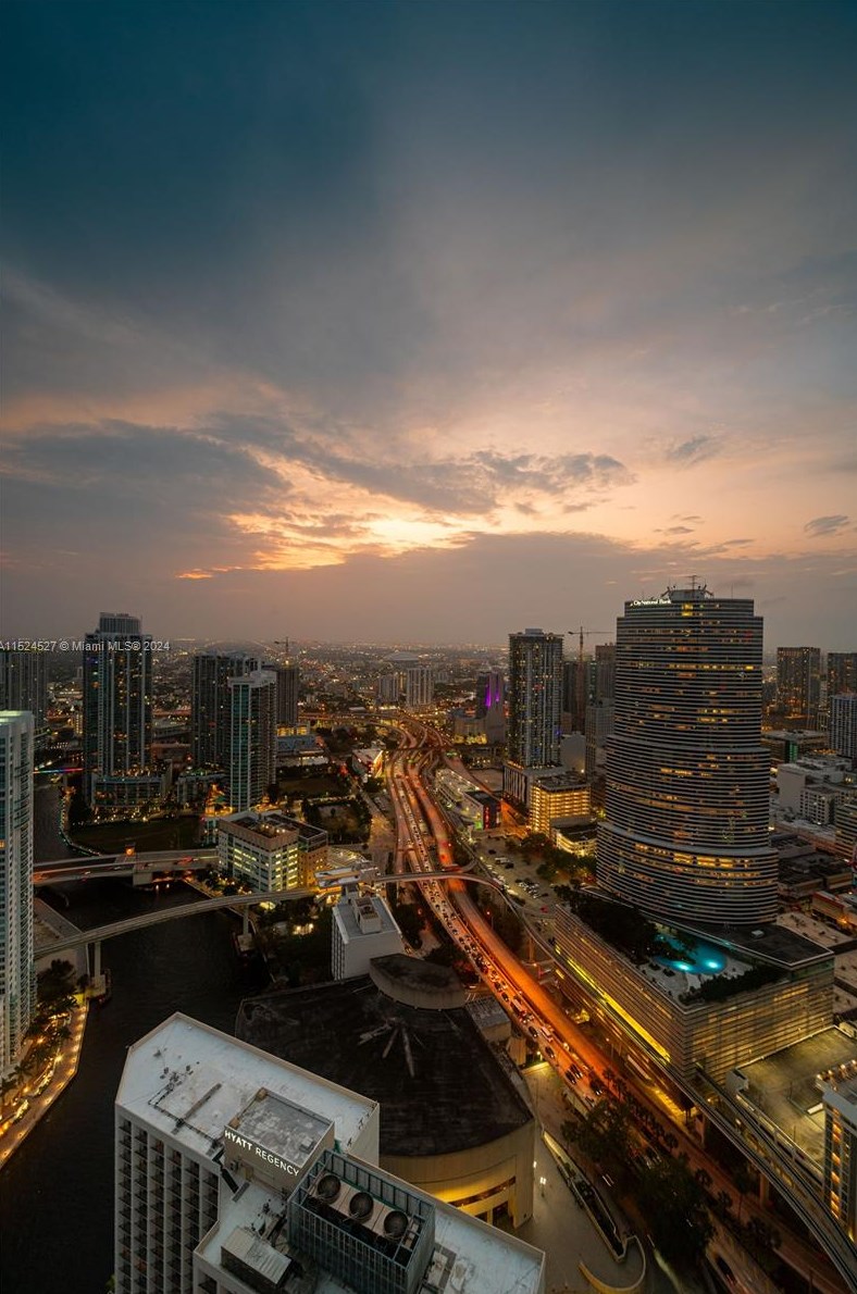 200 Biscayne Boulevard Way, Miami FL 33131-2154 exterior