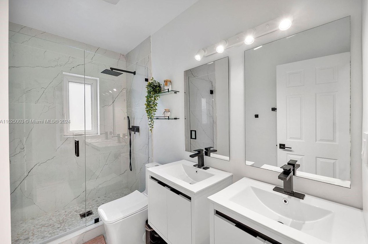 5900 58th Ter, Miami FL  33143-2219 exterior