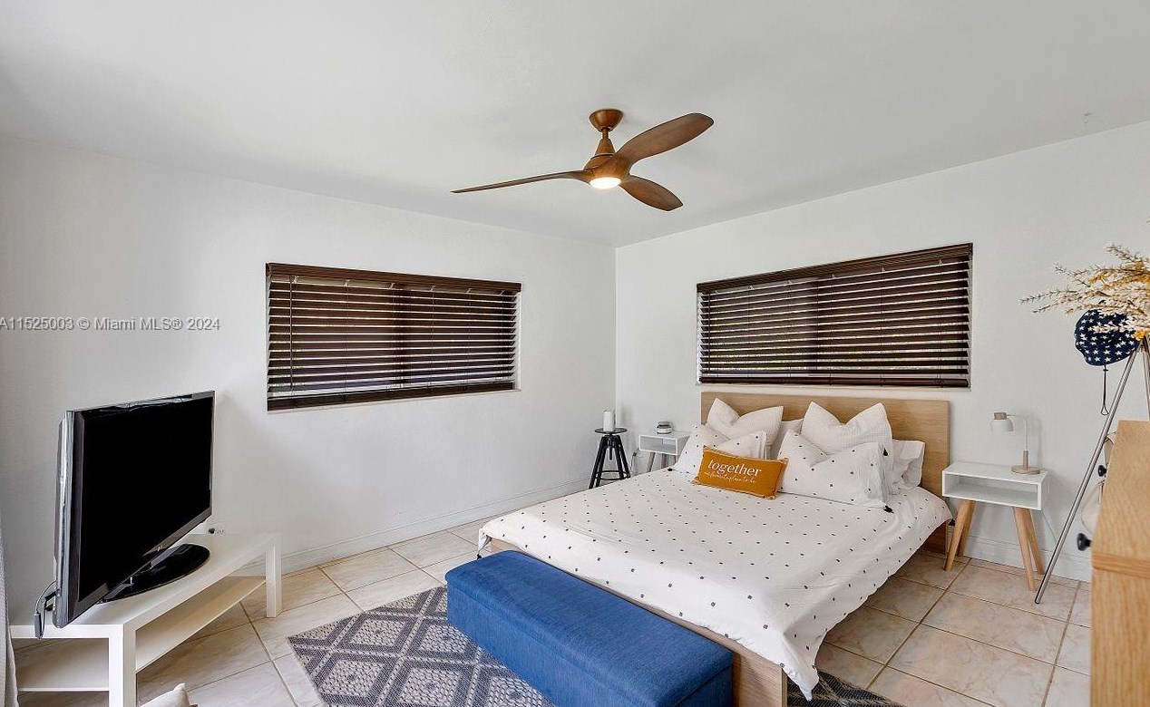 5900 58th Ter, Miami FL  33143-2219 exterior