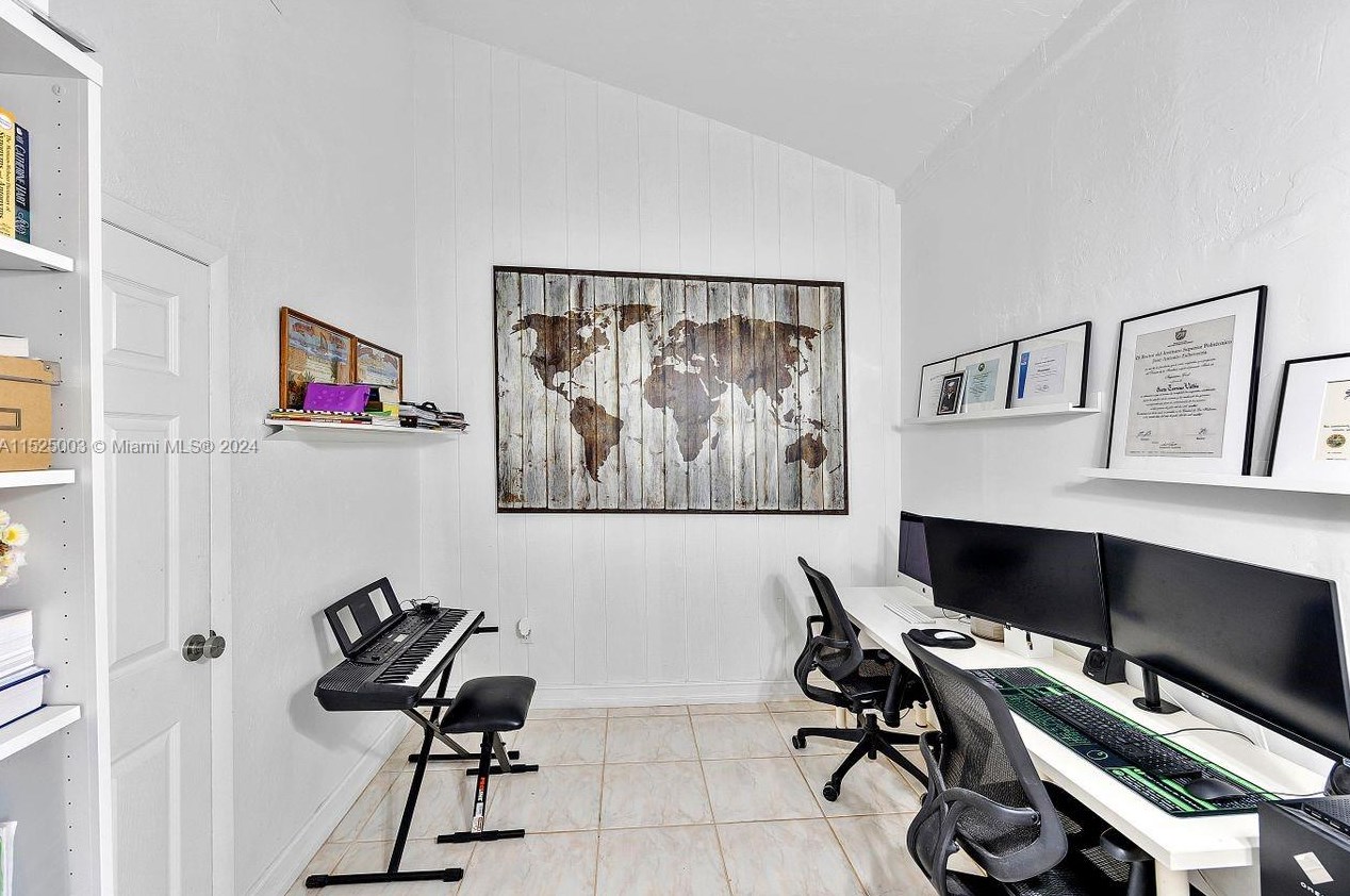 5900 58th Ter, Miami FL  33143-2219 exterior