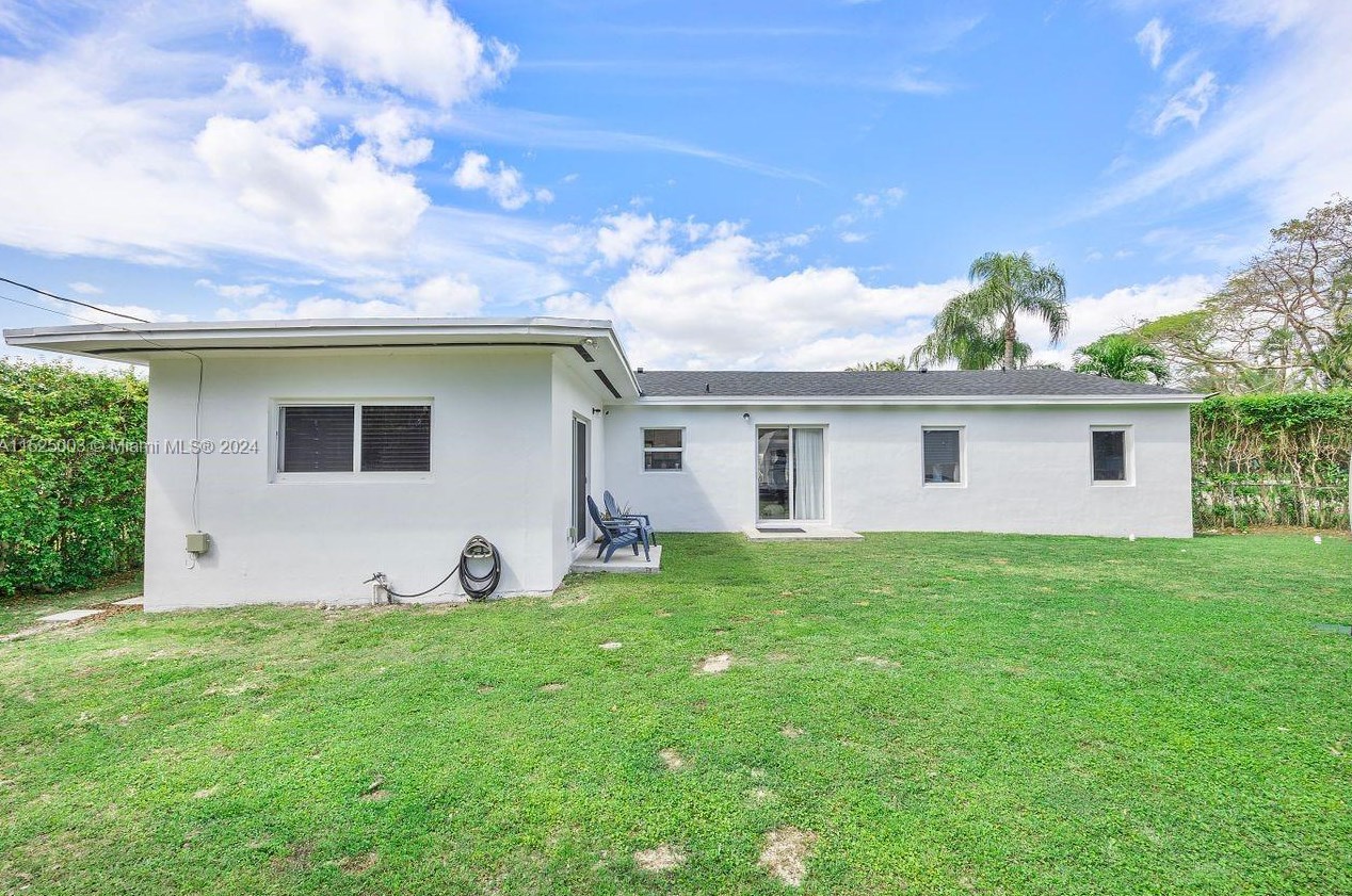 5900 58th Ter, Miami FL  33143-2219 exterior