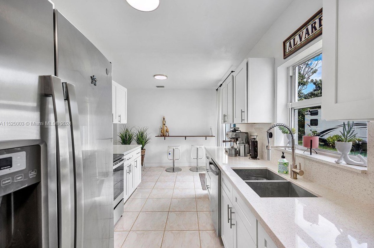 5900 58th Ter, Miami FL  33143-2219 exterior