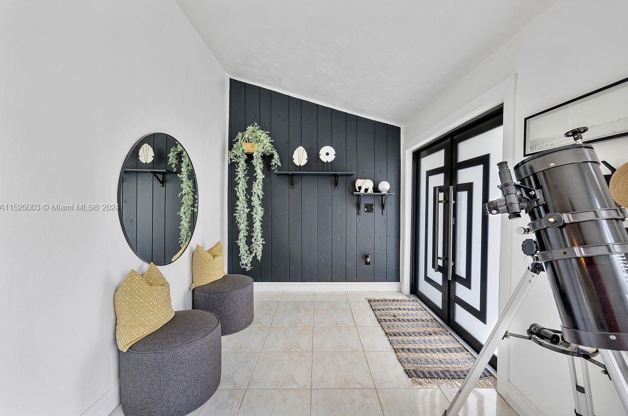 5900 58th Ter, Miami FL  33143-2219 exterior