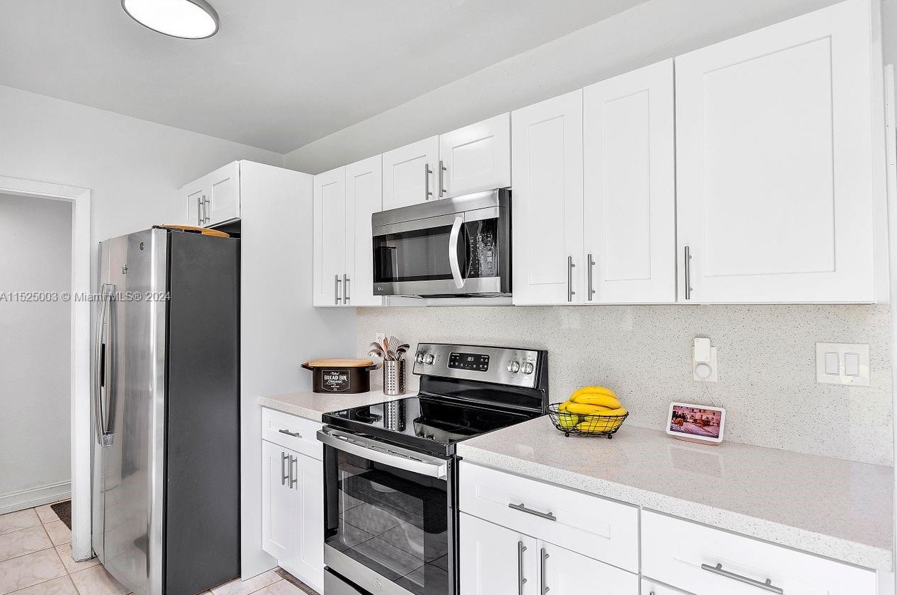 5900 58th Ter, Miami FL  33143-2219 exterior